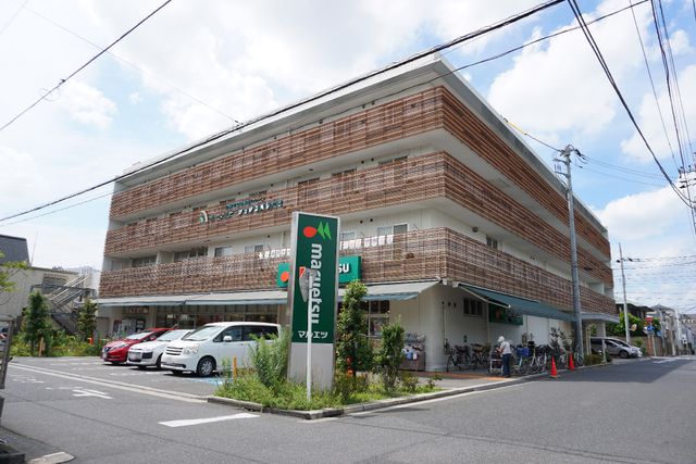 多階層施設の外観 外観 複数階建ての清潔感のあふれる外観です。周囲は開放的で、明るい雰囲気の中お仕事を始められます。