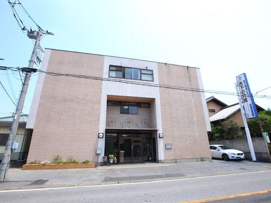 建物の正面外観