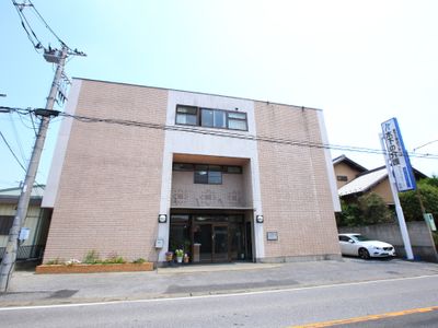 建物の正面外観