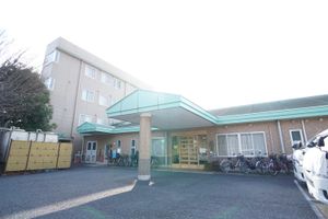 施設入口の外観