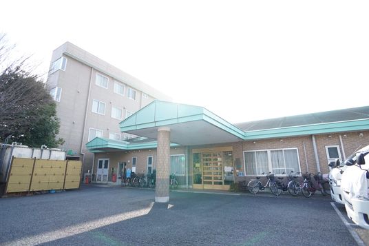 施設入口の外観