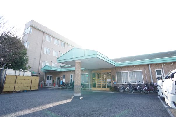 施設入口の外観