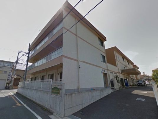 清潔感のある施設の外観