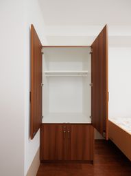 茶色のクローゼット