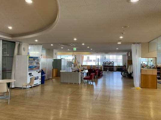広々としたラウンジ
