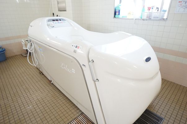機械付き浴槽の浴室