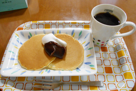 甘味が添えられた軽食