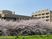 桜と建物の外観  