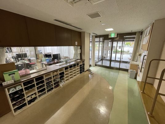 出入口のあるエントランス