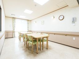 明るいダイニングスペース