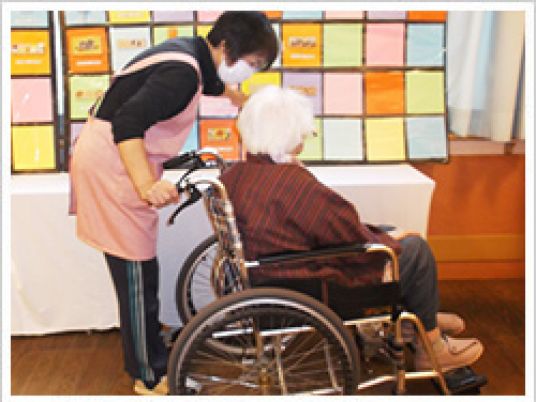 会話中の様子の居室