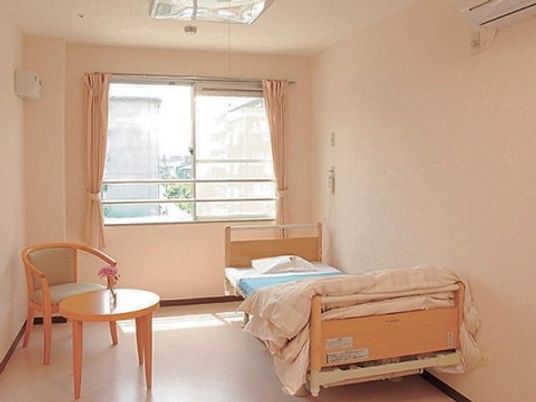明るい個室の居室