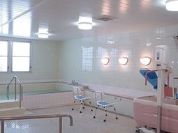 清潔感ある快適浴室