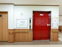 エレベーター前の廊下