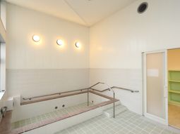 明るい広々浴室