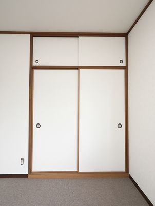 清潔な和室の押し入れ