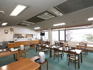 食事スペースの清潔なダイニング
