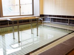 手すり付き浴槽スペース