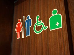 トイレマークと医療室サイン