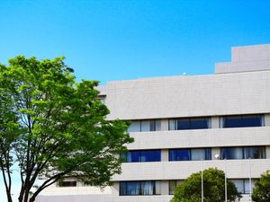 建物外観と青空の外観  