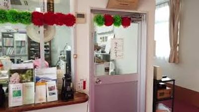 明るい食堂の出入口