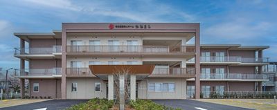 落ち着いた色調の外観