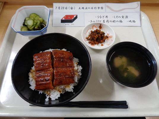 うなぎの昼食トレー
