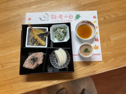 食事メニューのお盆