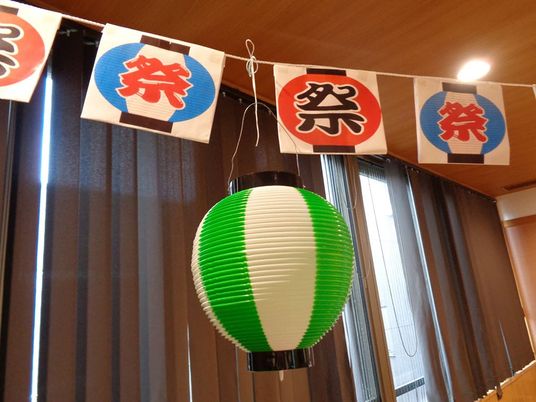 祭り装飾の室内