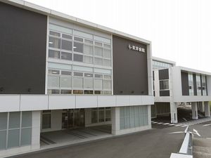 病院風の建物外観  