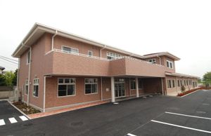 レンガ調の建物外観