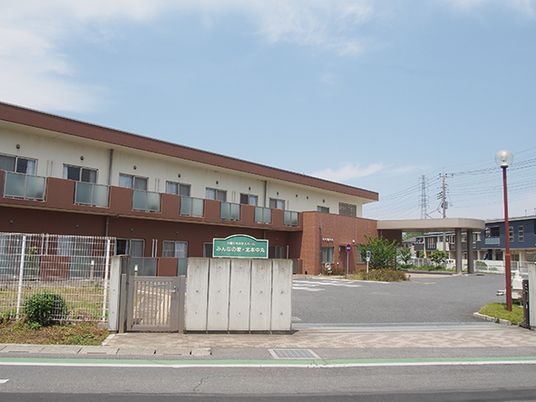 明るく広々とした外観
