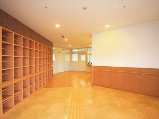 明るい廊下の一角