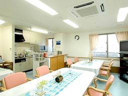 明るい食堂の風景