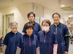 スタッフの集合写真