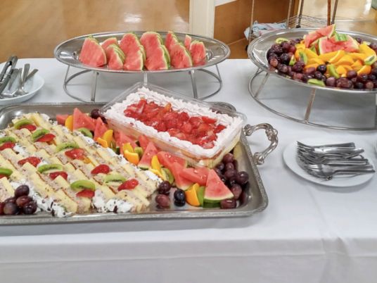 彩り豊かな料理の食堂