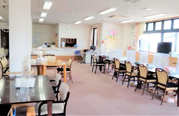 明るい空間の食堂