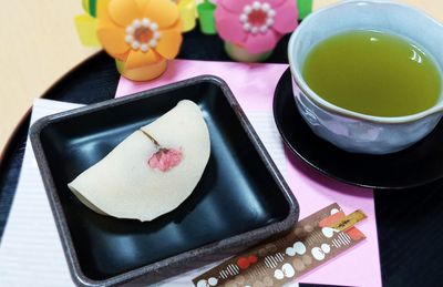 和菓子とお茶の配置