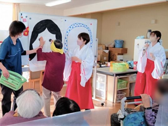 楽しげな集会の様子