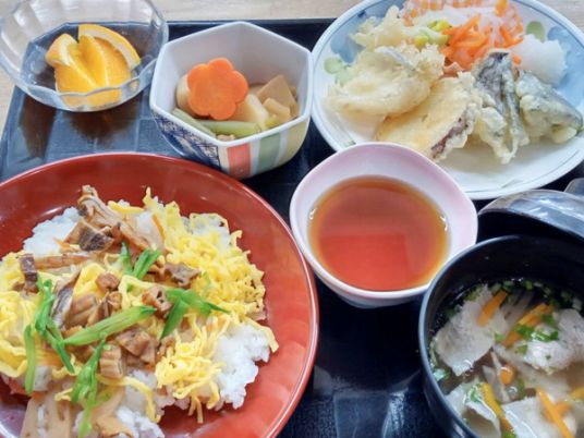 彩り豊かな食事メニュー
