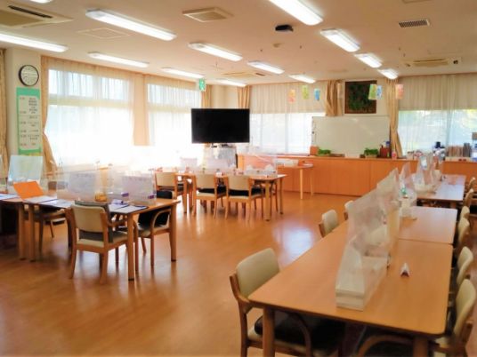 光が差し込む室内