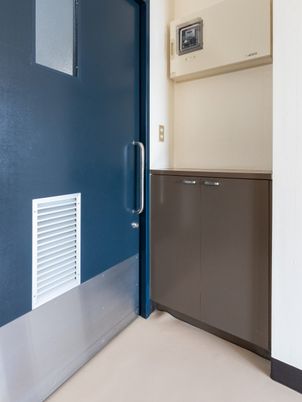 扉と靴箱の部屋