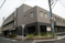 都市の角にある建物