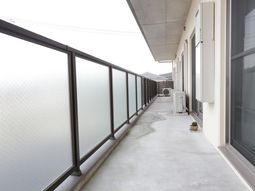 清潔なバルコニー空間