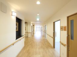 明るい廊下の様子