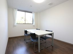 シンプルな多目的室