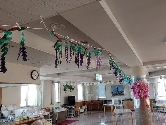 明るい食堂の天井  