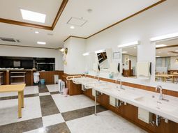 明るく清潔な洗面所