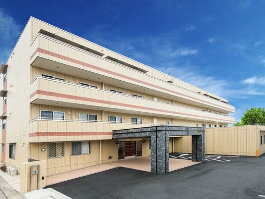 建物正面の外観  