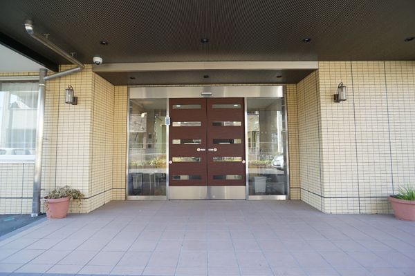清潔感のあるエントランス